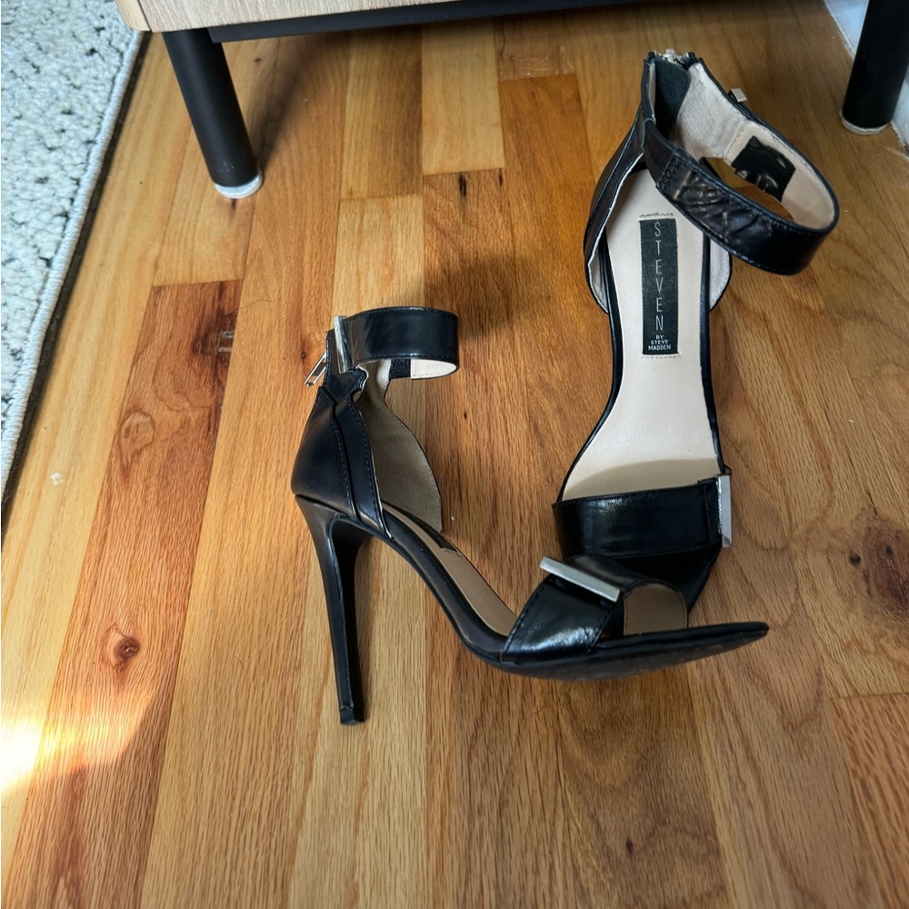 Steven by Steve Madden black sandal heels size 6.